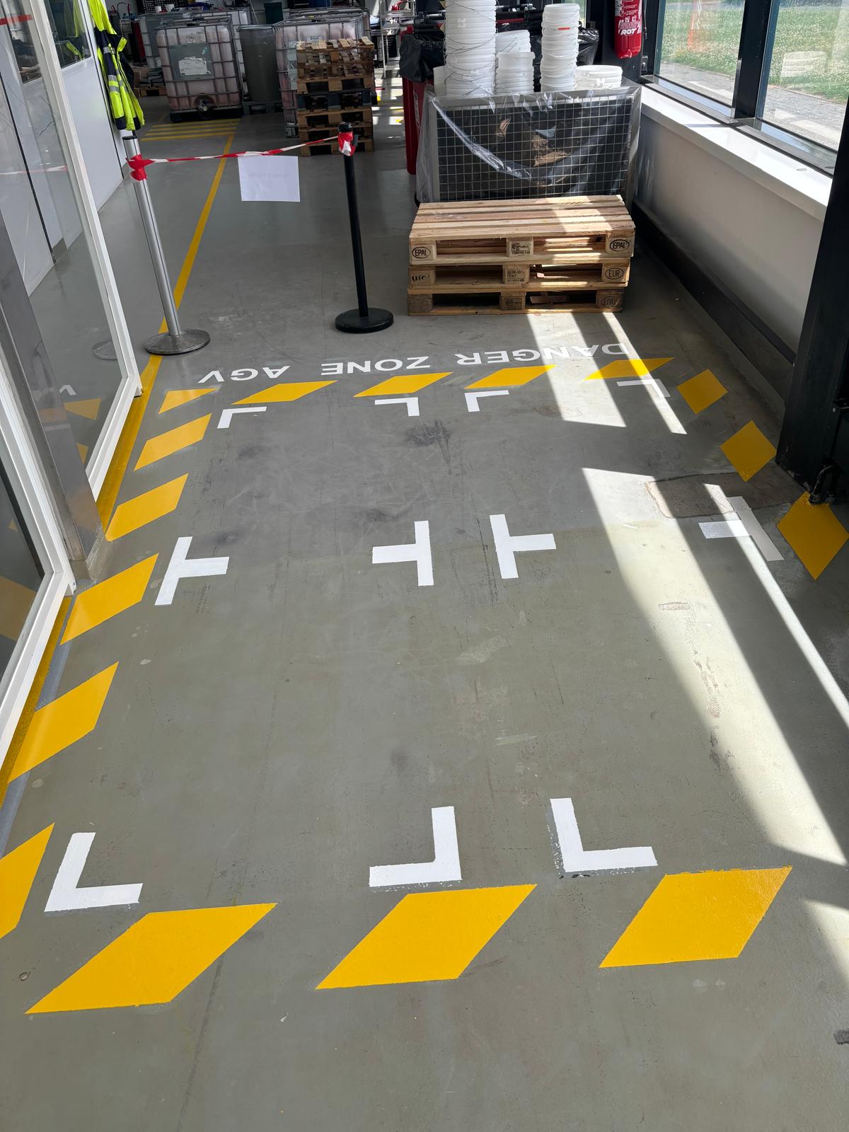 Marquage au sol en milieu industriel